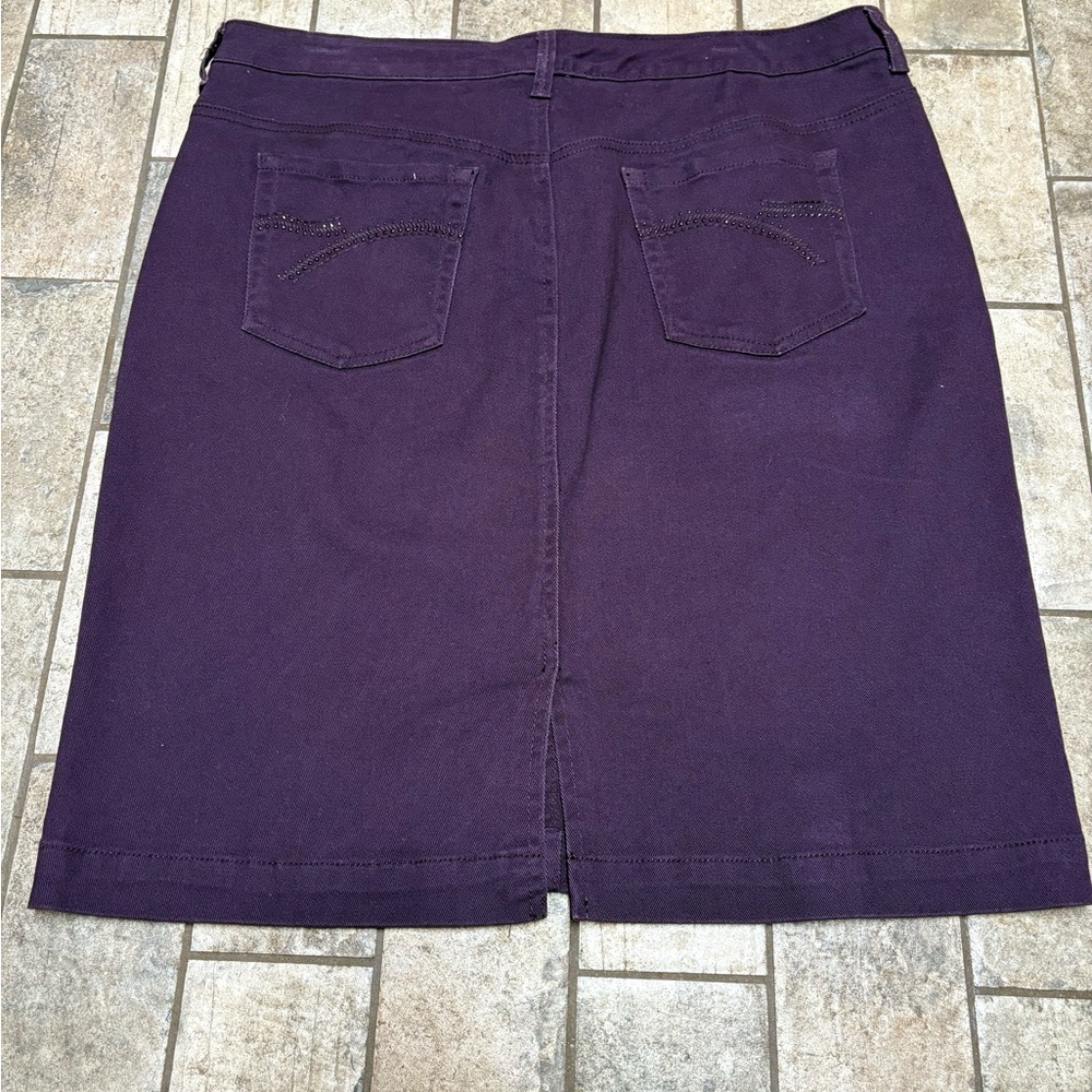 Gloria Vanderbilt - Amanda Purple Skirt with Embellished Pockets - Picture 5 of 9